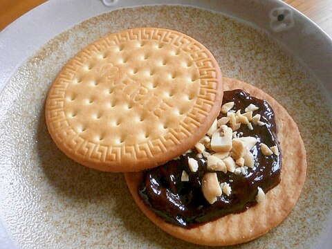 ピーナッツとチョコクリームのビスケット